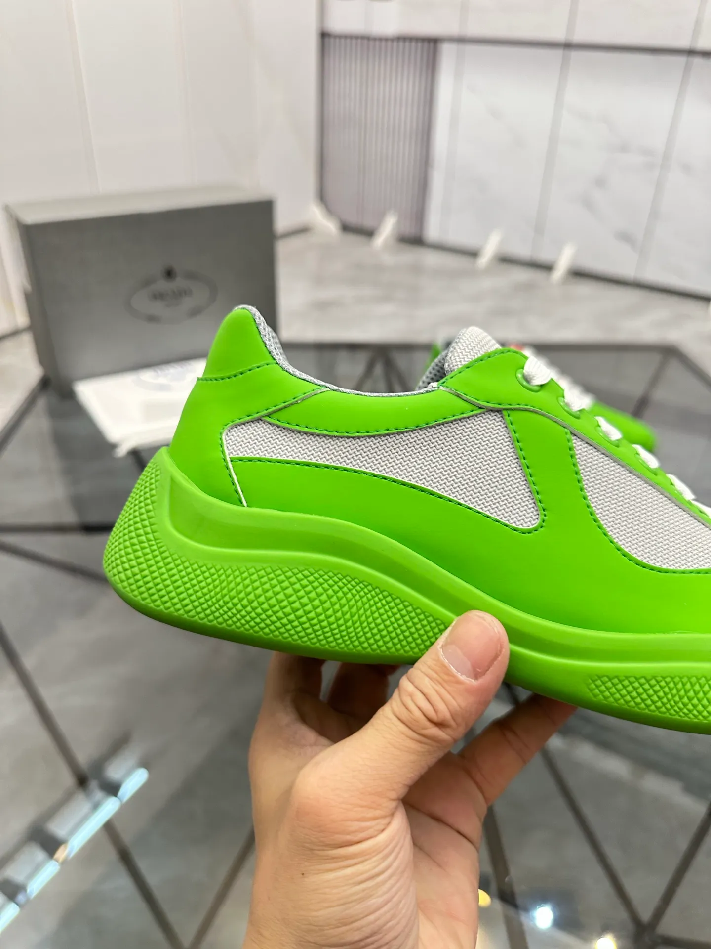 Men's shoes: 💰P360¥ Product trademark: Prada *"Prada*" low-top casual shoes Regular size: 35-47 (can be customized to 48) couple style Product materials: imported silk leather upper, breathable lining, original outsole. Number: 943